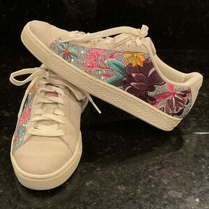 PUMA Suede Hyper Embroidered Suede Sneakers with SWAVORSKI Crystal Stones sz 8.5